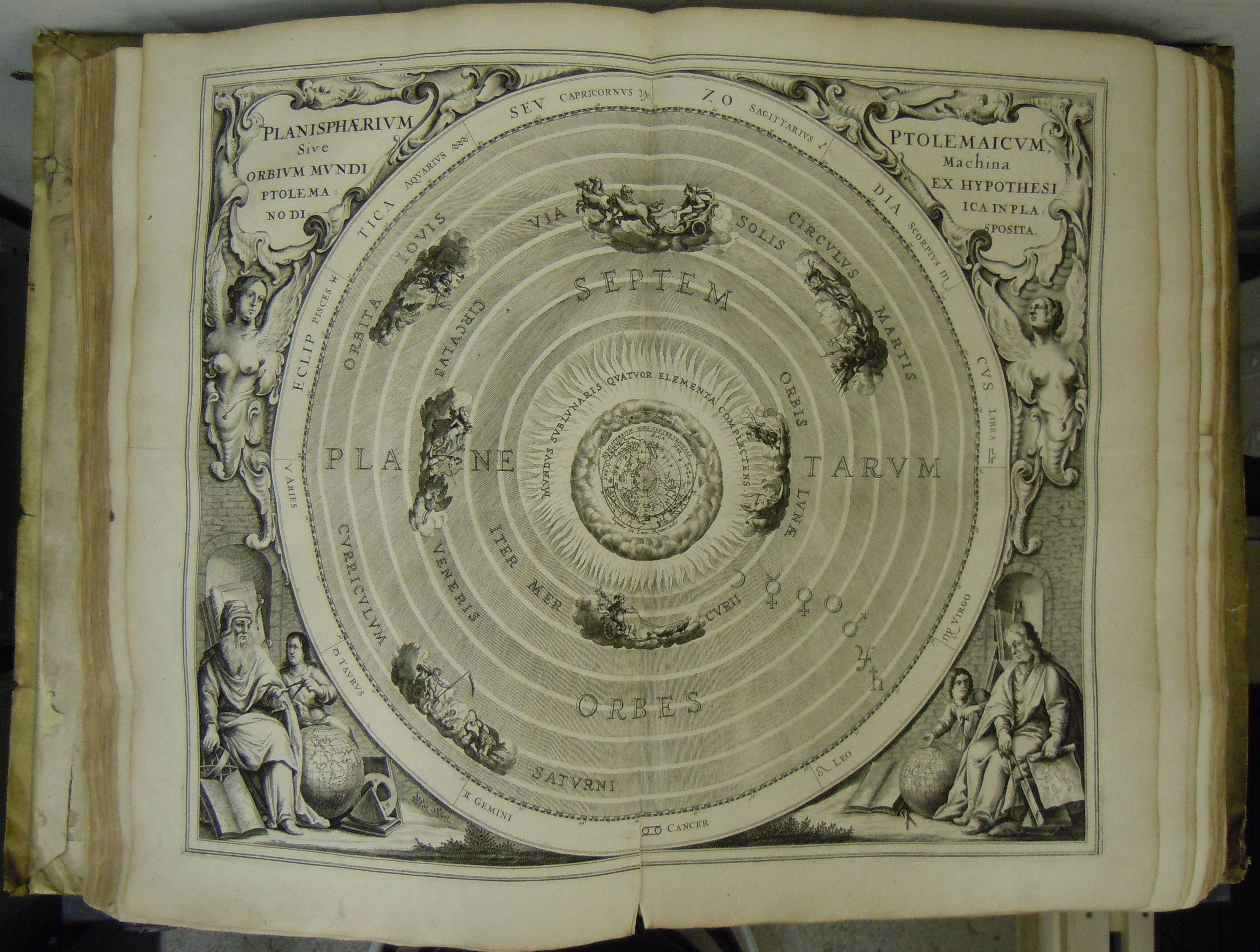 BT1.32.8, between pp. 8-9 of second sequence, Andreas Celarius鈥檚 Harmonia macrocosmica (1560)