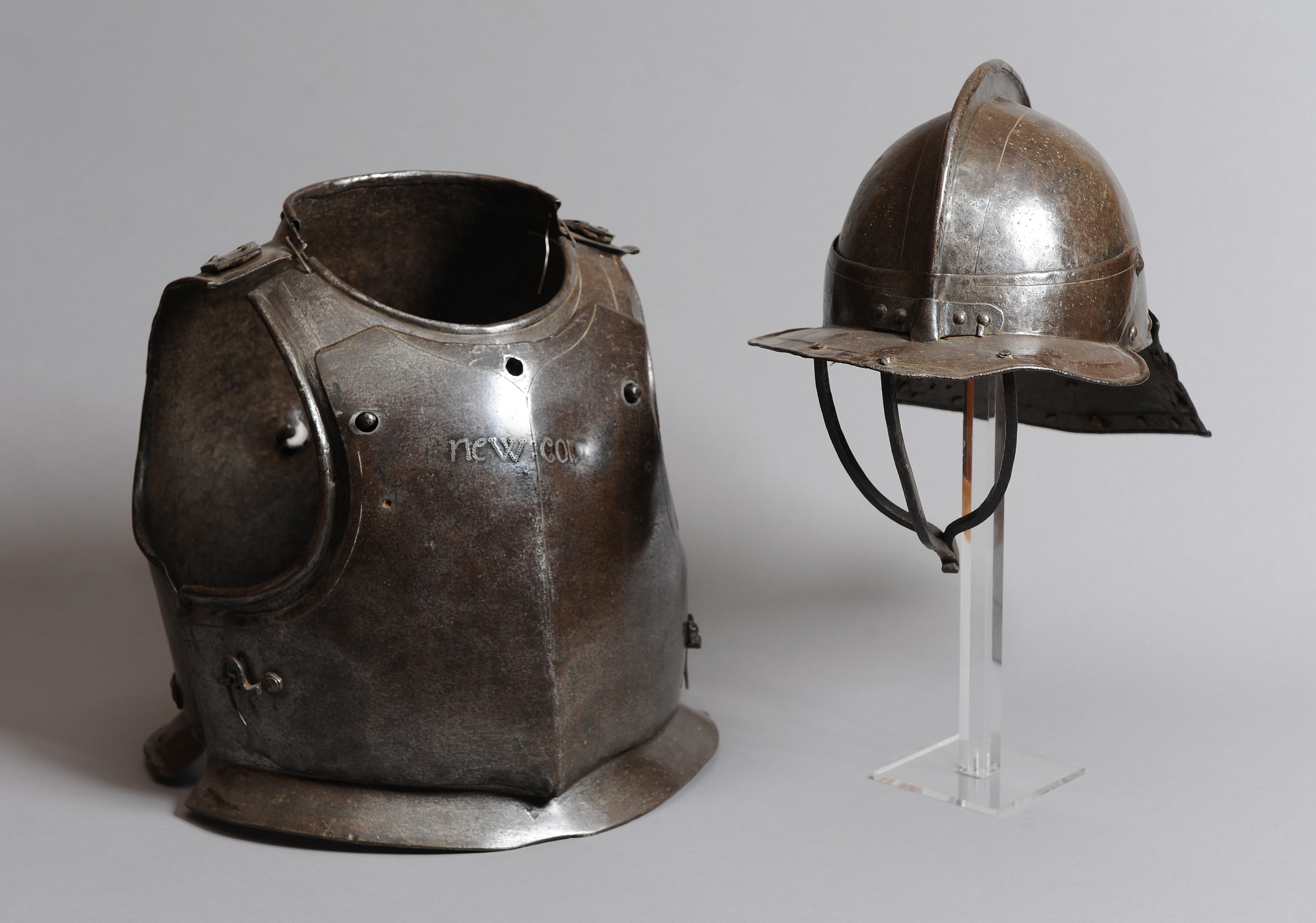 草榴视频 Civil War armour and helmet